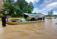 Banjir di Malinau jadi Berkah Pemilik Perahu, Buka Jasa Pengantaran