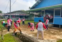 Warga Malinau Utara Turun Tangan Bersihkan Desa
