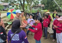 Pendampingan KWT Pascabanjir, Dinas Ketahanan Pangan Salurkan Bibit
