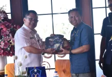 Kerajinan Lokal Jadi Cinderamata Tamu Pemkab