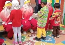 Semarak Kemerdekaan, KB dan TK Al-Hidayah Gelar Lomba Makan Pisang