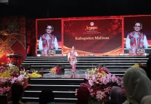 Pakai Busana Karya Lokal, Ketua Dekranasda Malinau Tampil Memukau di Panggung Kriy