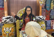 Dekranasda Malinau Tampilkan Kerajinan Lokal dan Demo Pembuatan Saung Dayak