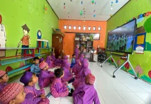 TK Nurul Iman Tanamkan Nilai Pancasila melalui Nonton Bareng Upacara