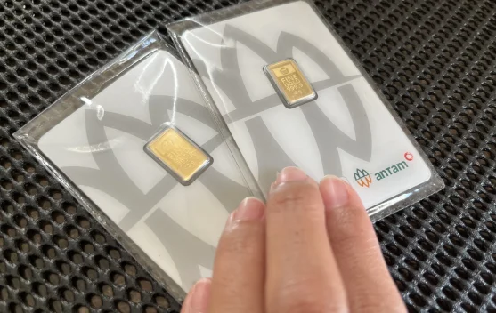 Emas Antam Turun Tajam, Investor Tetap Optimistis