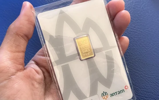 Harga Emas Antam Turun Rp45.000 per Gram