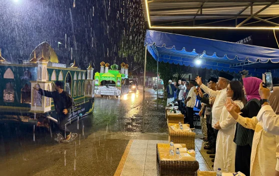 Pawai Gema Takbir Keliling Idul Fitri di Malinau Diguyur Hujan Deras