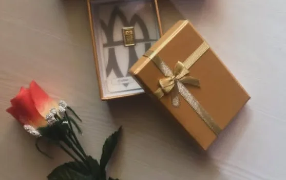 Harga Emas Antam Kembali Merosot, Stok Langka