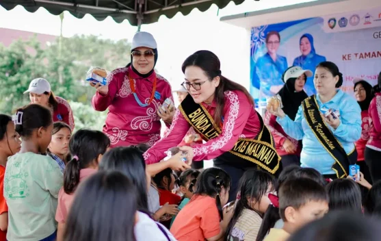 Anak-Anak Antusias, Ketua PKK Malinau Hadirkan Dongeng Interaktif di TBM Sesua