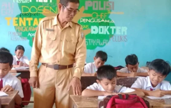 Menanamkan Nilai Iman di Tengah Keterbatasan
