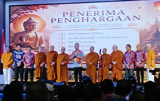 Hadiri Perayakan Waisak, Bupati Ajak Masyarakat Merawat Toleransi dan Kerukunan