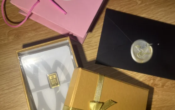 Harga Emas Antam Anjlok Rp27.000, Buyback Turun Rp47.000 per Gram