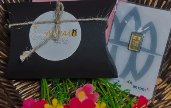 Akhiri Tren Positif, Harga Emas Antam Anjlok Rp35 Ribu per Gram