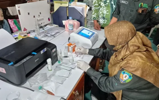 Dinas Ketahanan Pangan Uji Sampel Bahan Pangan di Dua Dapur SPPG Malinau