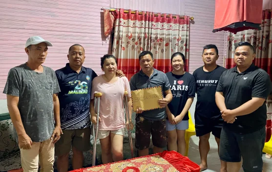 Pemdes Wisata dan Karang Taruna Pulau Sapi Salurkan Bantuan Korban Kebakaran