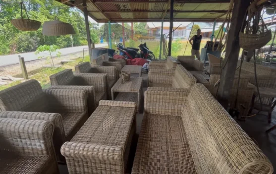 Potensi Mebel Rotan Pulau Sapi, Satu Set Dibanderol Mulai Rp5,5 Juta