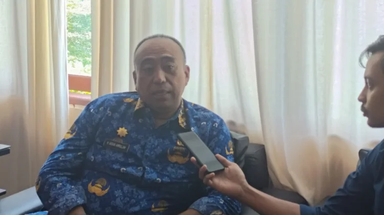 Satpol PP Sulbar Tindak Baleho Melanggar Aturan