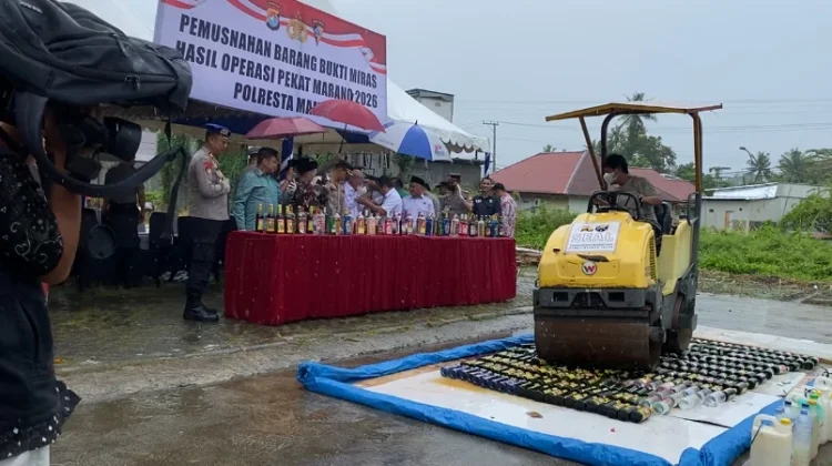 Polresta Mamuju Musnahkan Ribuan Botol Miras