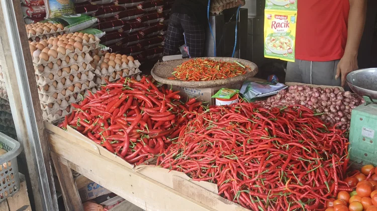 Sepekan Ramadan, Harga Cabai Rawit dan Tomat Belum Turun