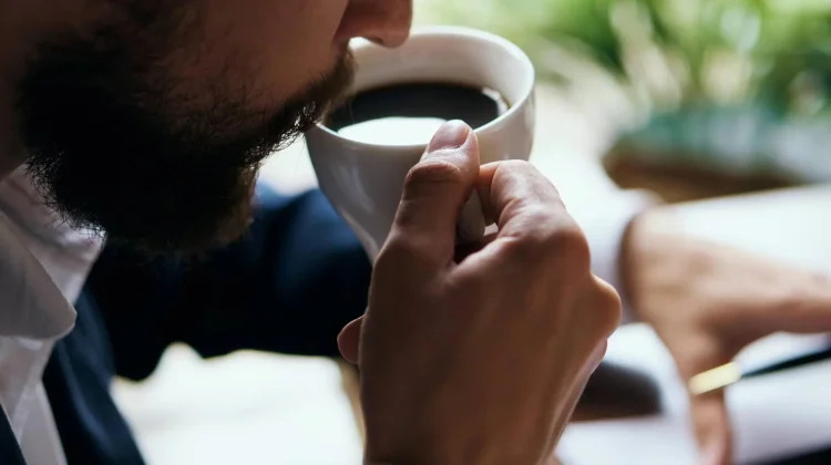 Waktu Terbaik Minum Kopi saat Bulan Puasa
