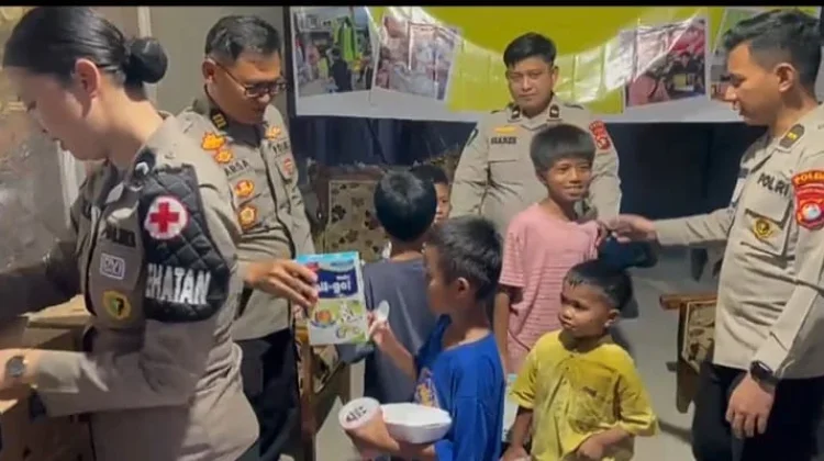 Wujud Kepedulian Polri, Kabiddokkes Polda Sulbar Pimpin Aksi Kemanusiaan