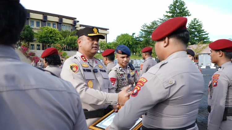 Kapolda Sulbar Berikan Reward, Apresiasi  Personel Ungkap Kasus Curanmor Besar