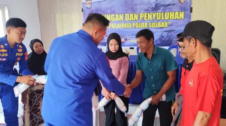 Ditpolairud Polda Sulbar Gelar  Penyuluhan bagi Nelayan Desa Sumare
