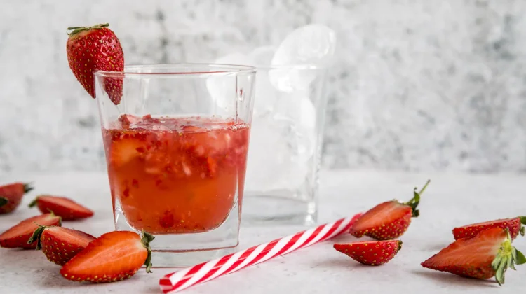 Minuman Kekinian Strawberry Peluang Manis bagi Pelaku UMKM