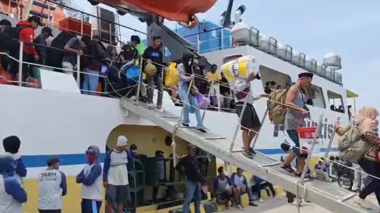 Petugas Pelabuhan Majene Antisipasi Lonjakan Arus Balik pada 23 Maret Mendatang