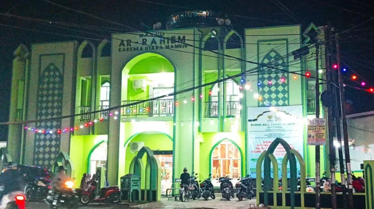 Malam I'tikaf Ramadhan Masjid Ar-Rahiem untuk Warga Luar dan dalam Kota Mamuju