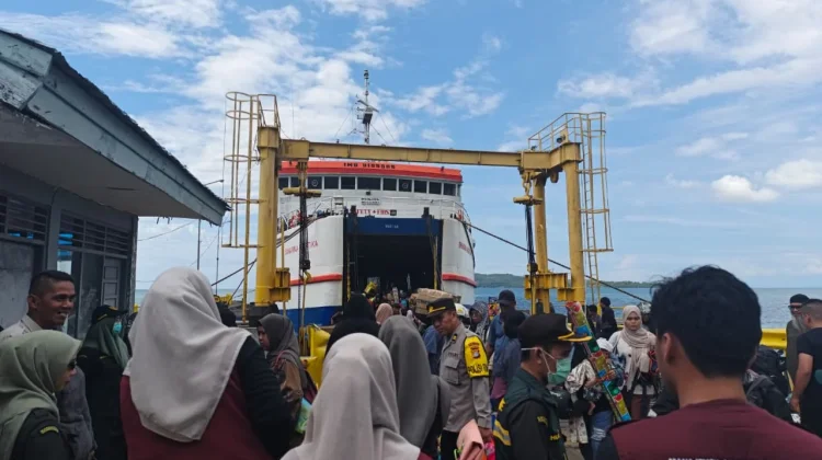 Arus Mudik Melonjak di Pelabuhan Mamuju, Puncaknya Diprediksi 19 Maret