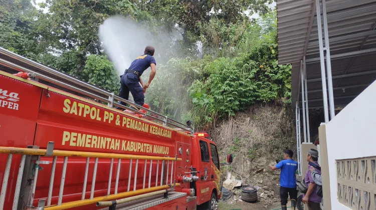 Kebakaran Lahan di BTN Rajawali Diduga Akibat Pembakaran Sampah