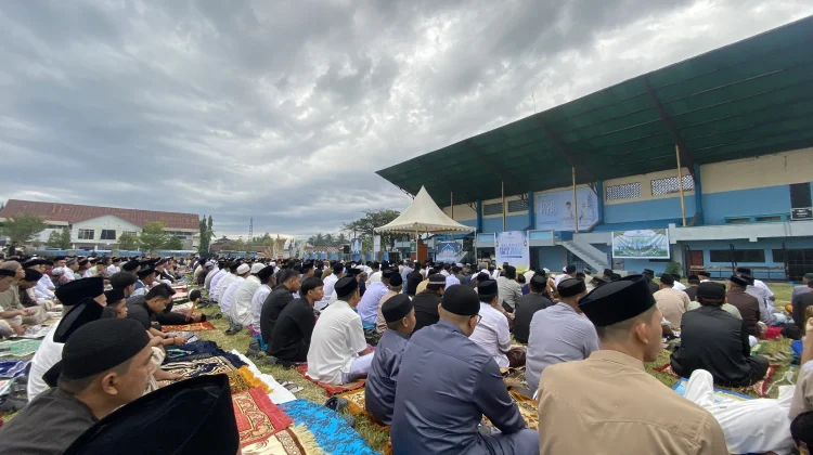 Jemaah Padati Lapangan Prasamya, Pelaksanaan Salat Id PDM Majene Berjalan Khidmat