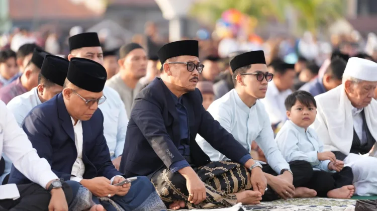 Ribuan Umat Muslim Padati Anjungan Pantai Manakarra