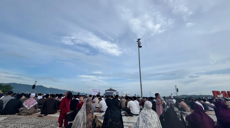 Sholat Idul Fitri, Momentum Kebersamaan Umat Muslim