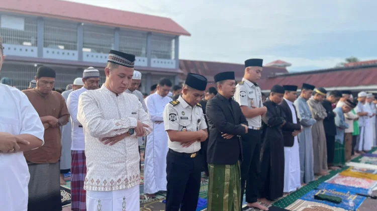 Jajaran Rutan Mamuju Bersama Ratusan Warga Binaan Ikuti Shalat Idul Fitri Dengan P
