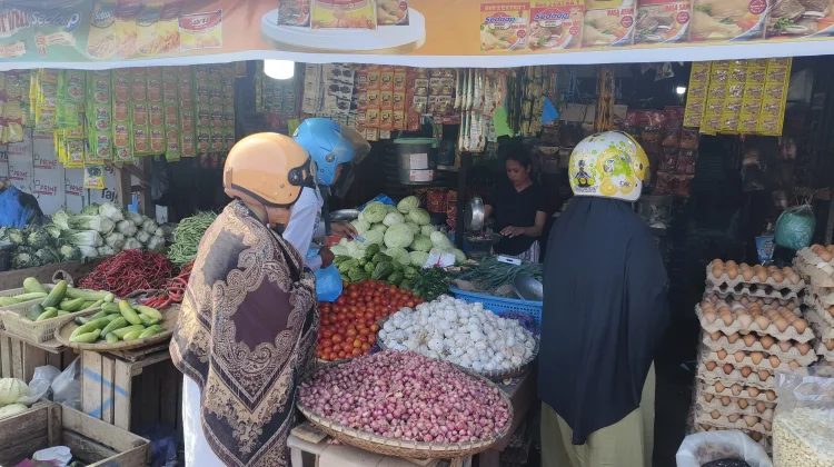 H+2 Lebaran, Harga Komoditas di Pasar Baru Mamuju Belum Turun