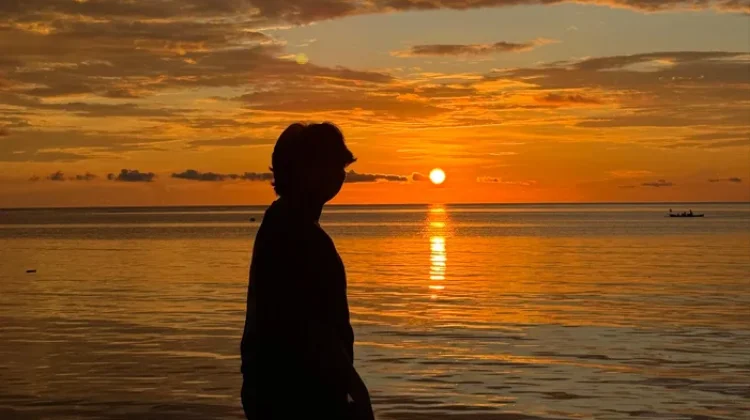 Menikmati Keindahan Sunset dapat Meneduhkan Hati dan Jiwa