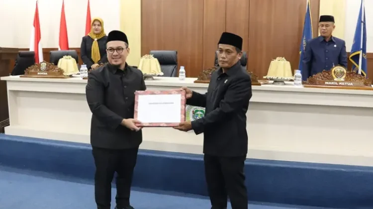 Pemkab Mateng Serahkan LKPJ 2025, Bupati Arsal Akui Kinerja Belum Optimal