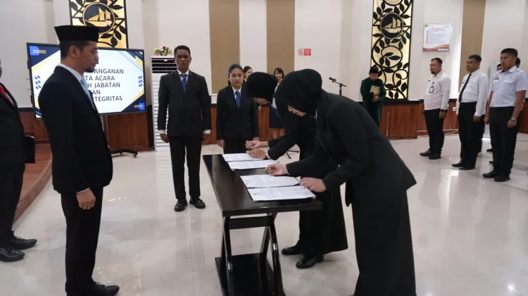 Lantik Pejabat di Jajarannya, Kemenkum Sulbar Perkuat Kapasitas Organisasi