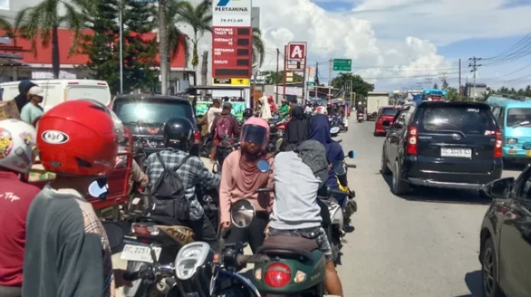 Antrean BBM di Polman Tak Surut, Warga Mengaku Kesulitan
