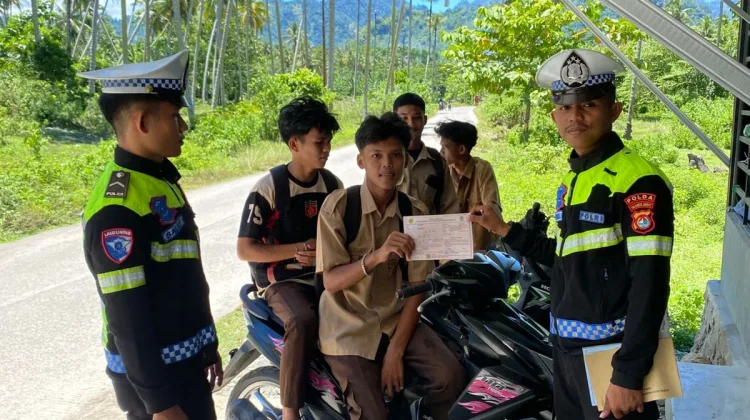 Ditlantas Polda Sulbar Gencarkan Edukasi Tertib Berkendara di Kalangan Pelaj