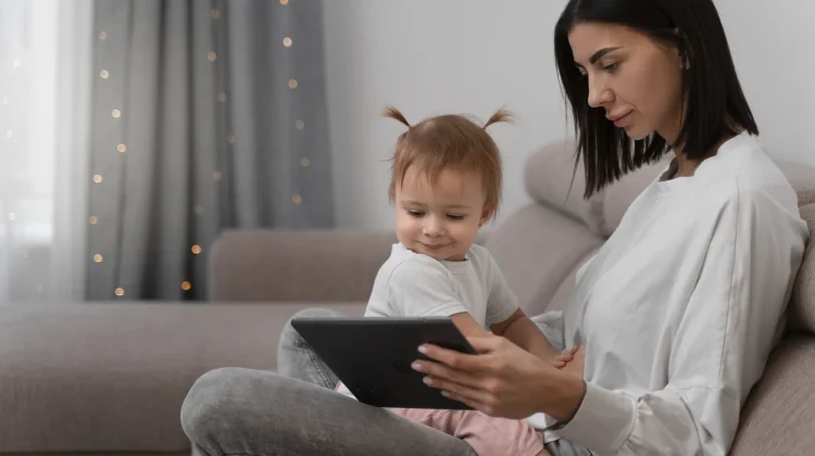 Screen Time Berlebih pada Anak Dampak dan Cara Mengatasinya