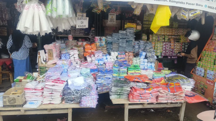 Harga Plastik di Mamuju Naik hingga 70 Persen