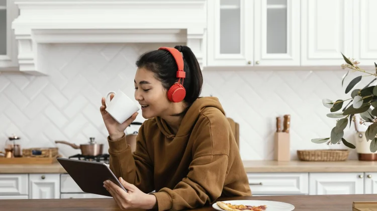 Mendengarkan Podcast, Cara Baru Menikmati Informasi