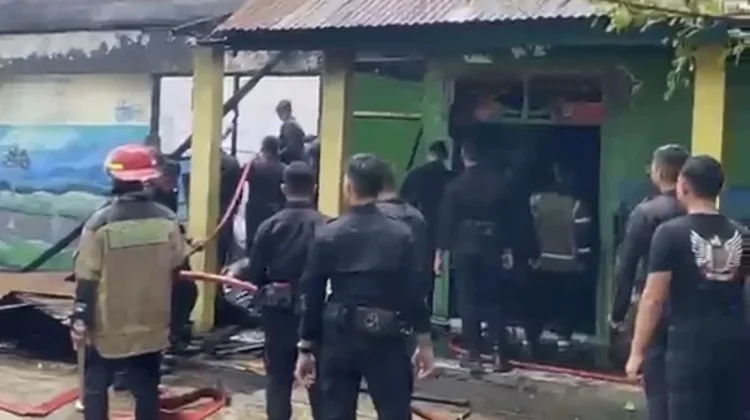 Lima Ruang Kelas dan Satu  Ruang BMH Hidayatullah Mamuju Hagus Terbakar