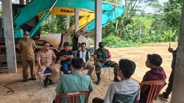Menagih Janji Belasan Tahun,  Warga Tutup Akses ke TPA Adi-Adi