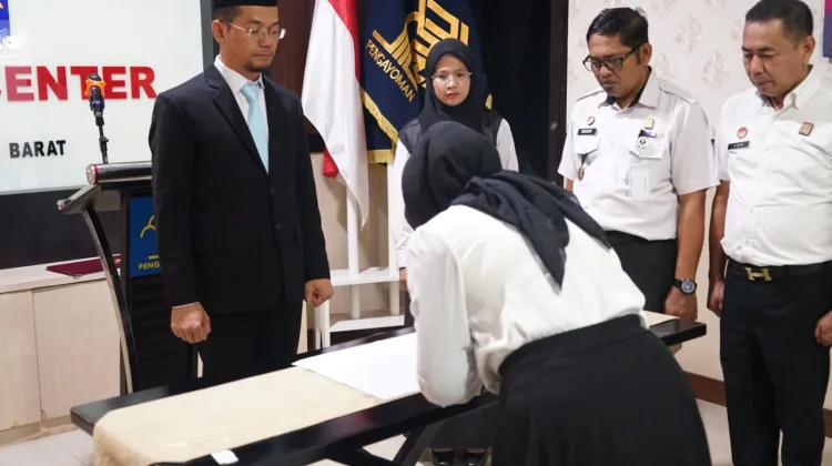 Lantik Notaris Pengganti, Kakanwil Kemenkum Sulbar Tekankan Integritas