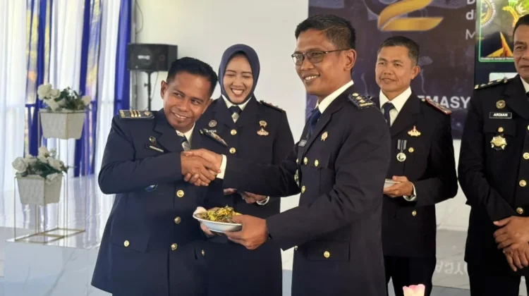Rutan Mamuju dan Pemasyarakatan Serahkan Bansos