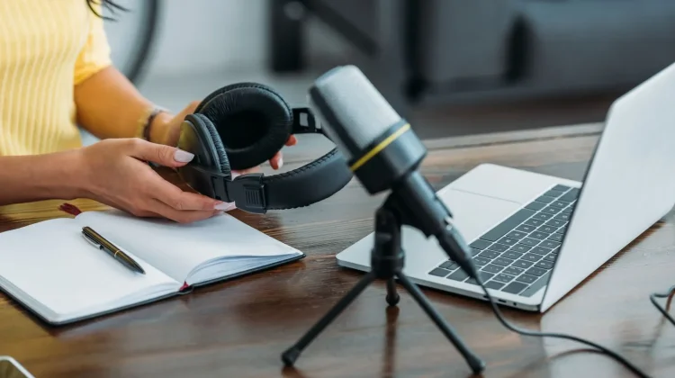 Bikin Podcast Modal Tipis, Begini Cara Mulai dari Nol di 2026
